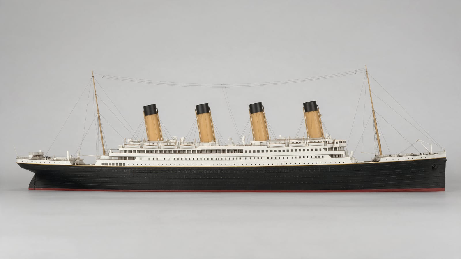 Olympic-class Liner Reference Broadside (1 / 2)