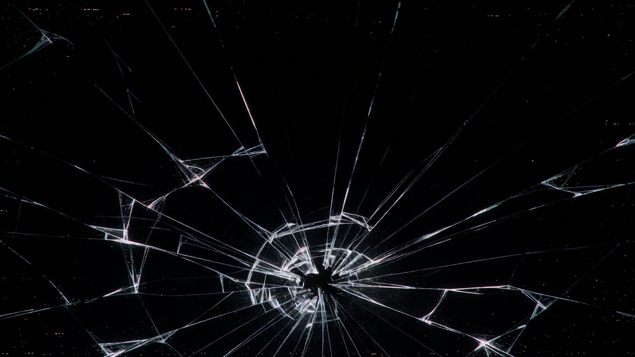 Cracked Screen — Reality Break Overlay