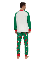 Den skäggige tomten begravd under sin gigantiska hatt, matchande familjepyjamas