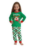 Grönrutig julpyjamas av en ren dekorerad med julgranskulor