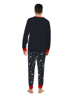 Snöig pyjamas, jultomten ger en present till sina små renar