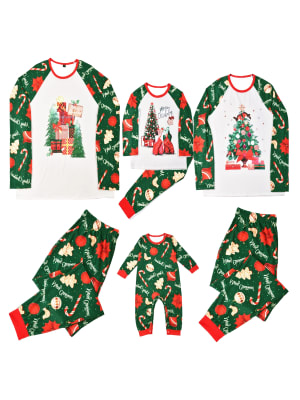 Pijama familiar de Navidad El árbol lleno de regalos