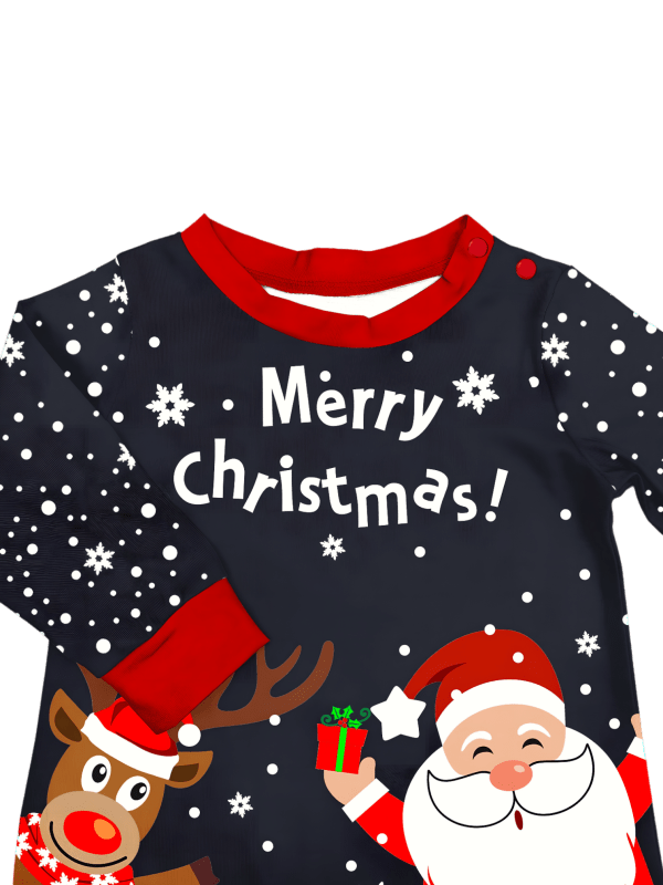 Snöig pyjamas, jultomten ger en present till sina små renar