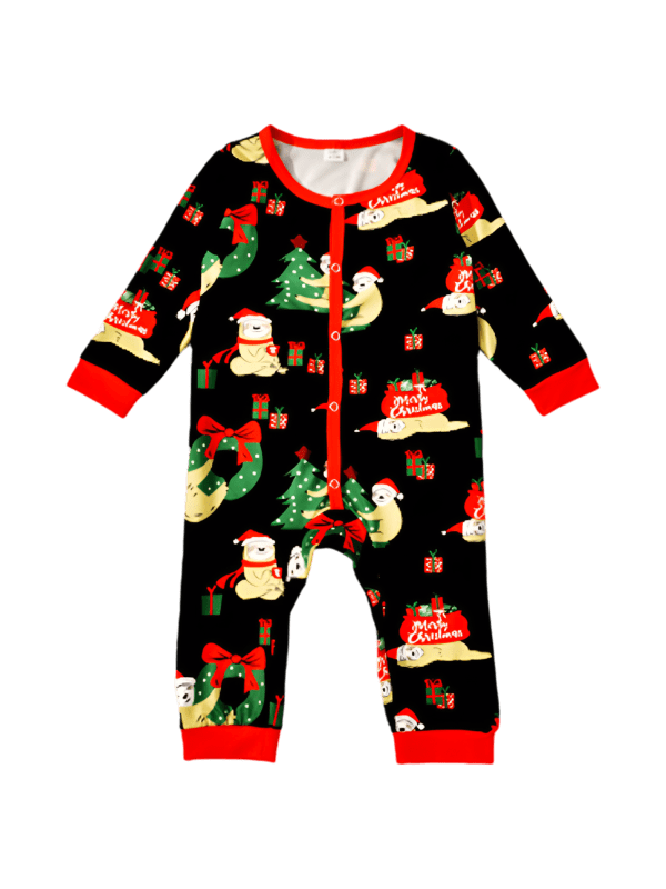 Julgråsuggor som hänger i kransarna, hela familjen i matchande pyjamas