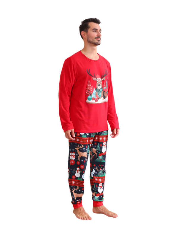 Varmklädd ren som väntar på jul Matchande pyjamas