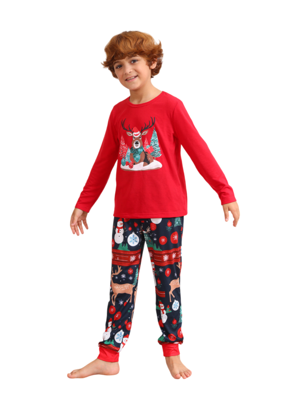 Varmklädd ren som väntar på jul Matchande pyjamas
