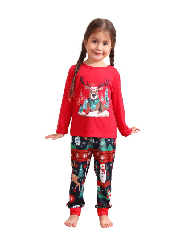 Varmklädd ren som väntar på jul Matchande pyjamas