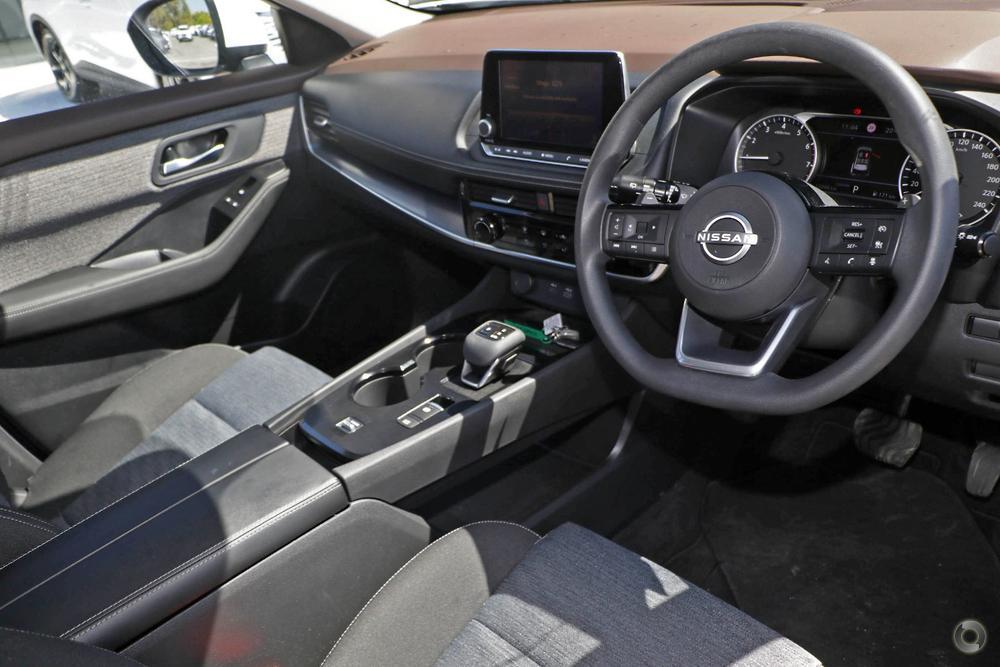 Nissan نيسان X-TRAIL S 4X2 2026 ٥