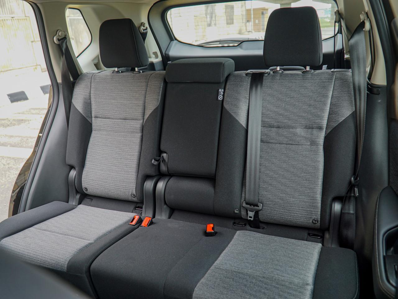 Nissan نيسان X-TRAIL 2.5L S 4X2 7 2026 ٥