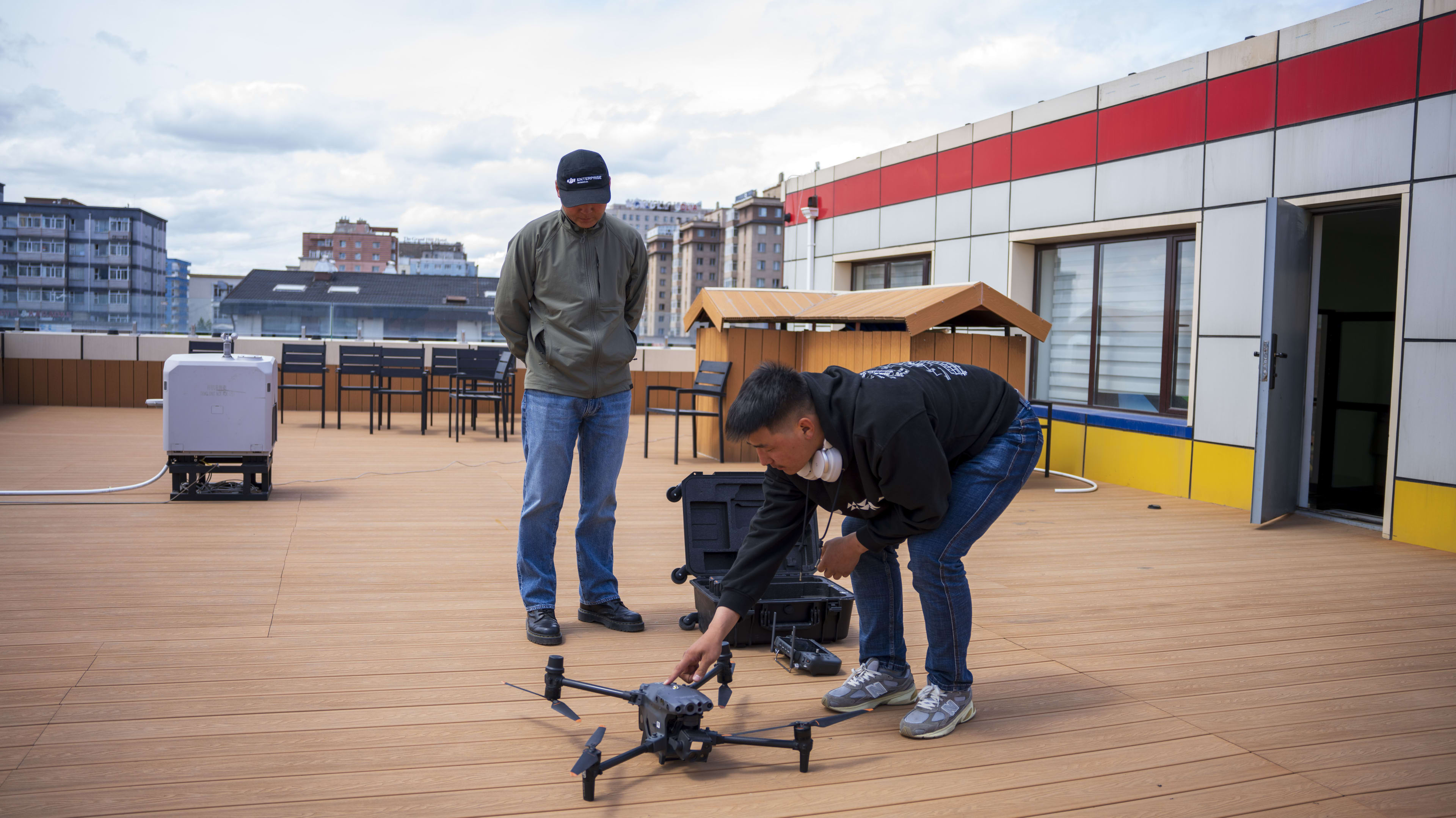 Эрчим хүчний шугамын хяналт, шалгалтын ажлын хүрээнд DJI Matrice Series дроны шийдлийг хэрэгжүүлж, операторын сургалтыг зохион байгууллаа.