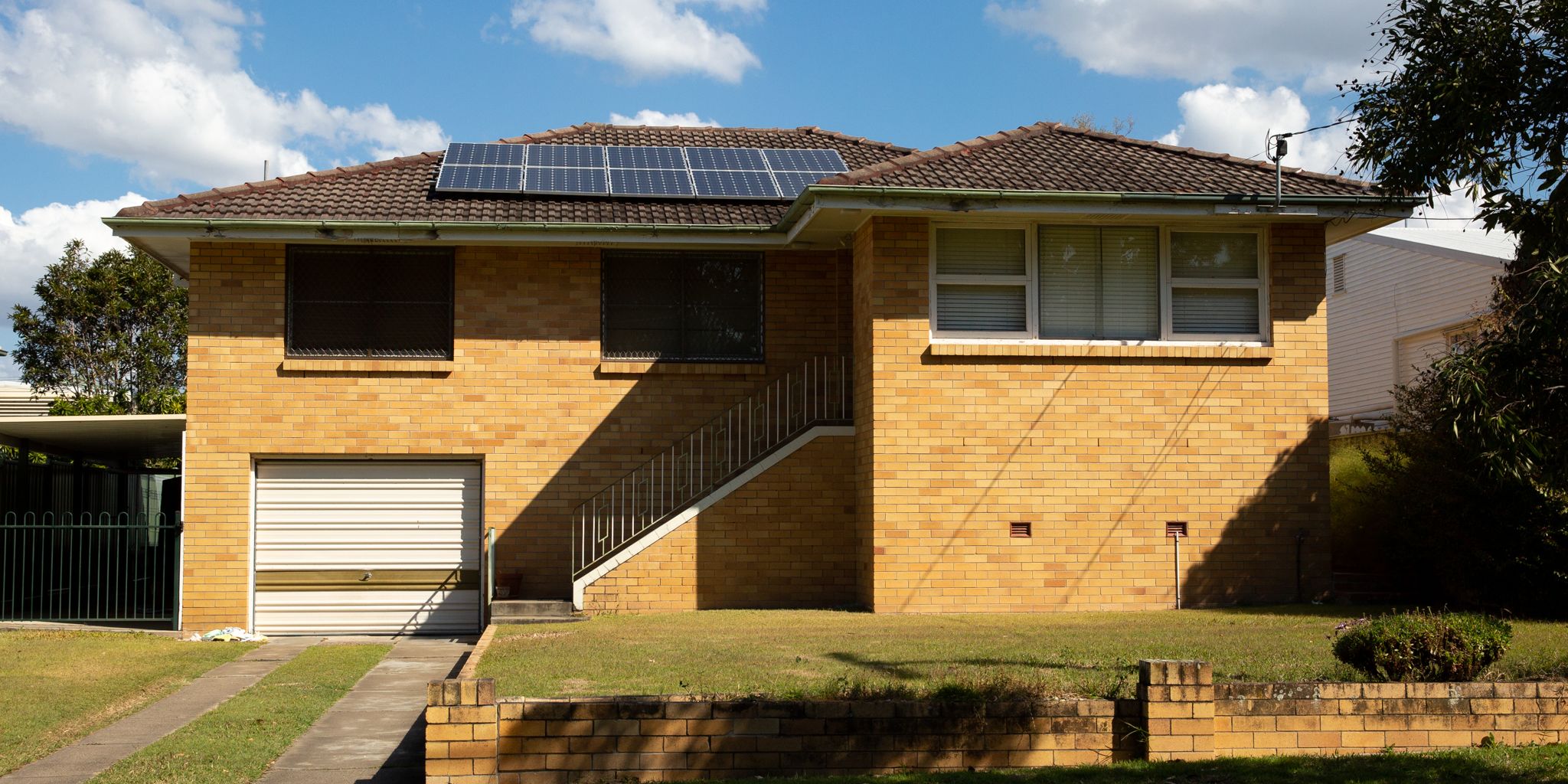 The Queenslander from 1960-1970: Amid the practical houses, the first high-rise emerges