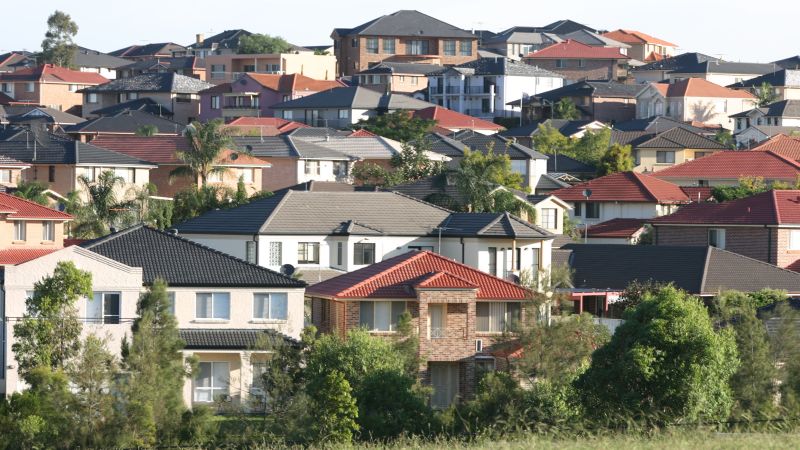 First-home buyers busy in Melbourne's outskirts as investors retreat