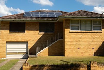 The Queenslander from 1960-1970: Amid the practical houses, the first high-rise emerges