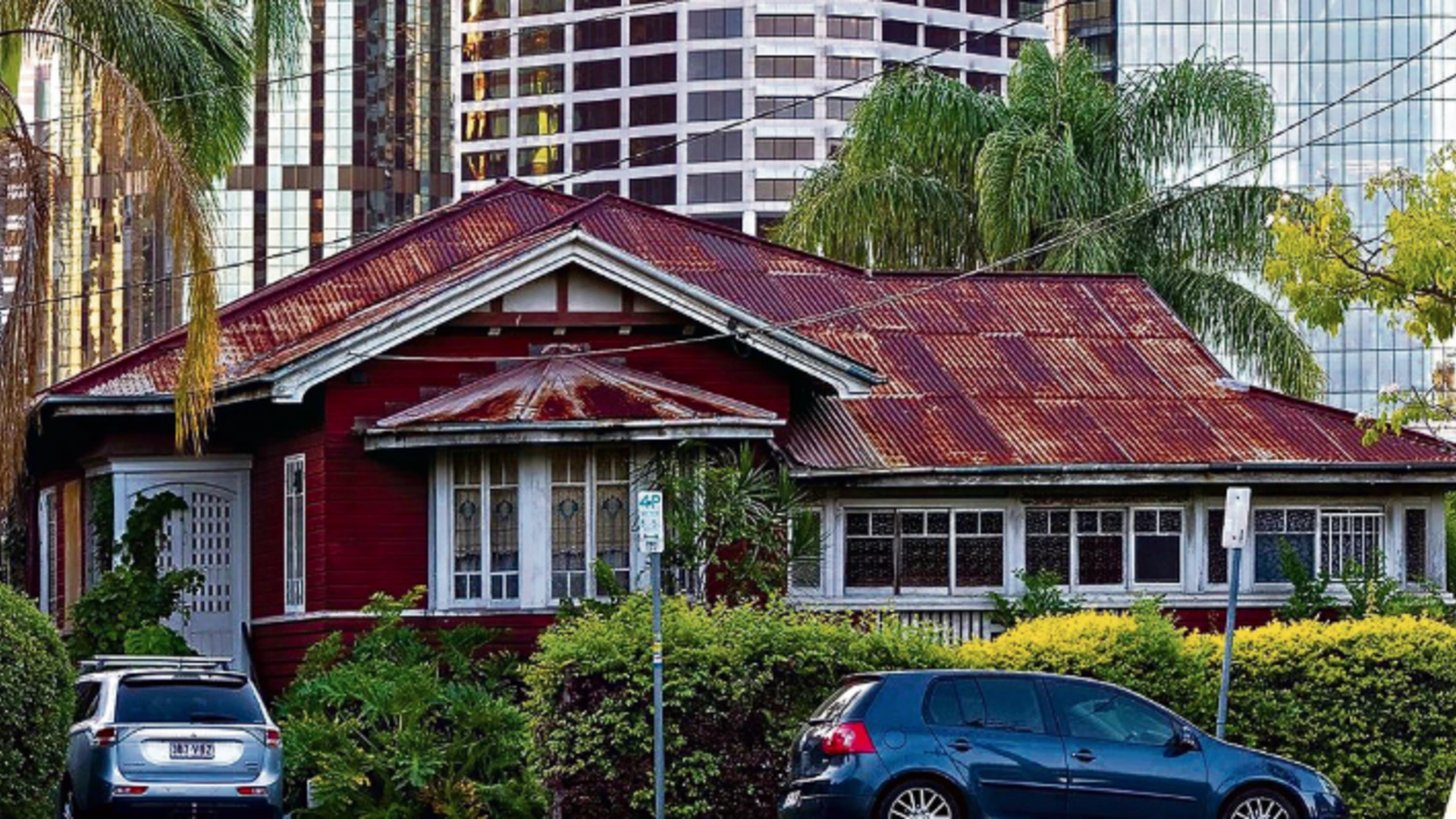 David and Julie Bland-Jackson bought a ramshackle old Queenslander from Kangaroo Point in central Brisbane.