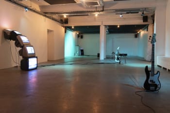 Overzichtsfoto van expositie 'Objects in Mirror are closer than they appear' at Gouvernement Gent