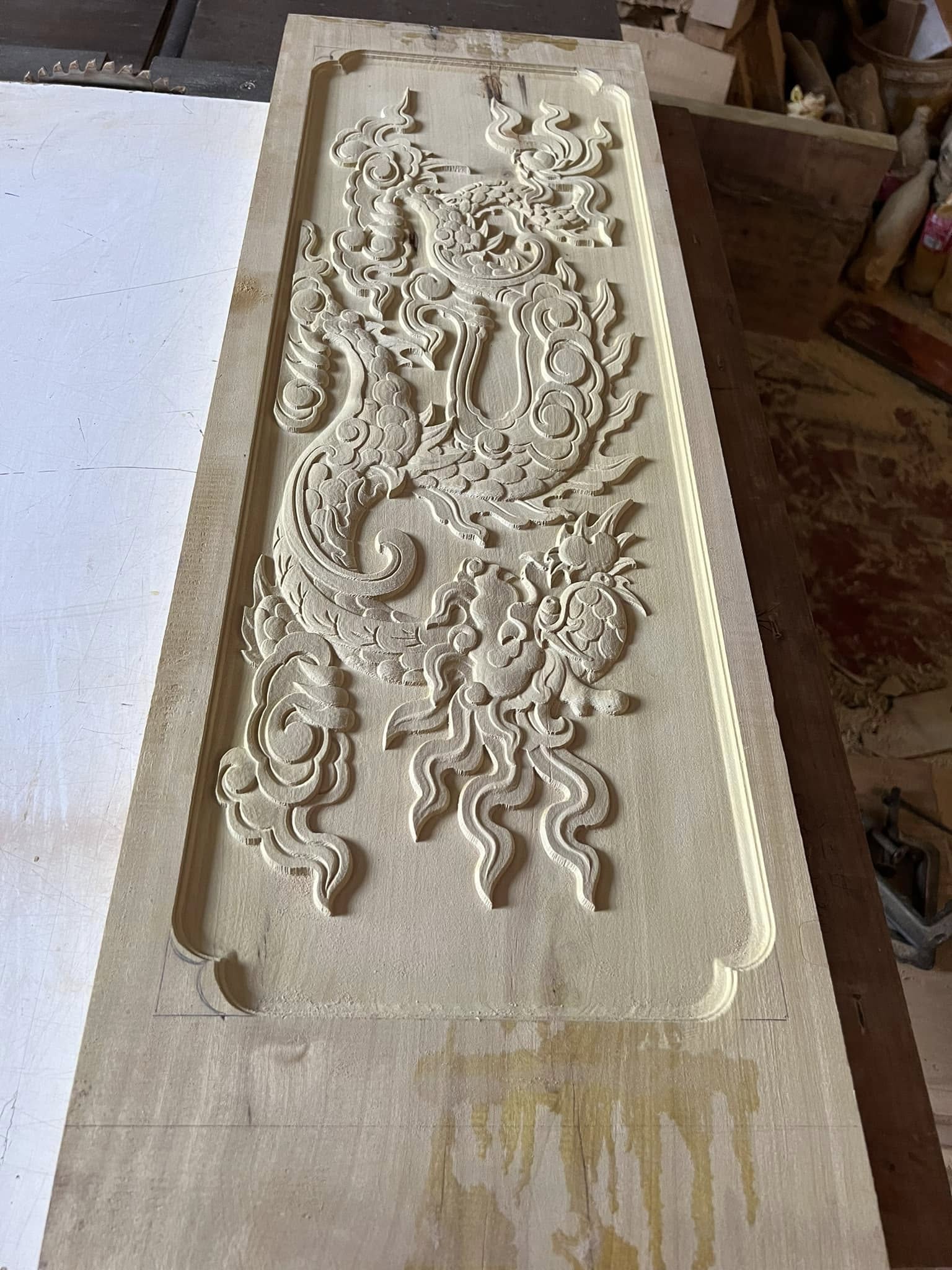 Quách vàng tâm đục hai sườn