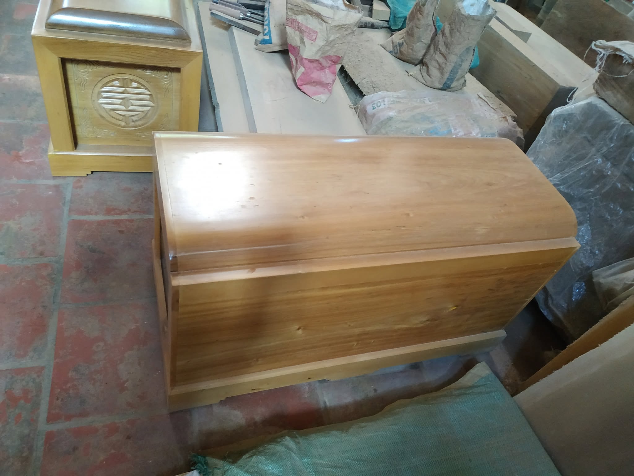 Quách vàng tâm mẫu trơn