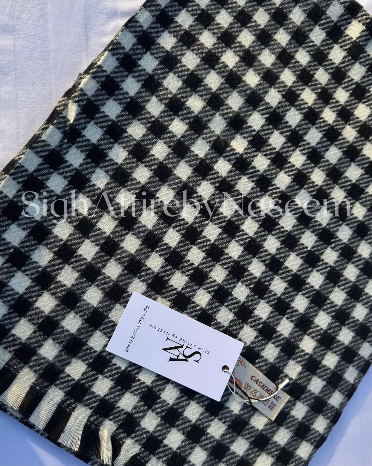 Checkered Pattern Cashmere Stoles -Black.png