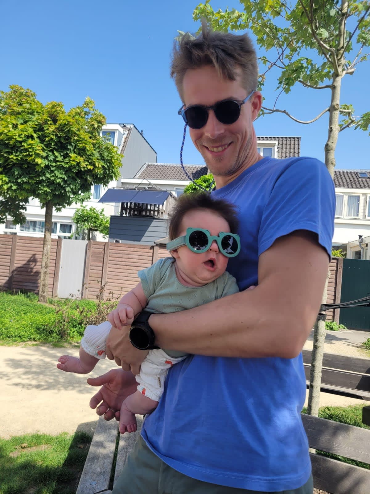 😎