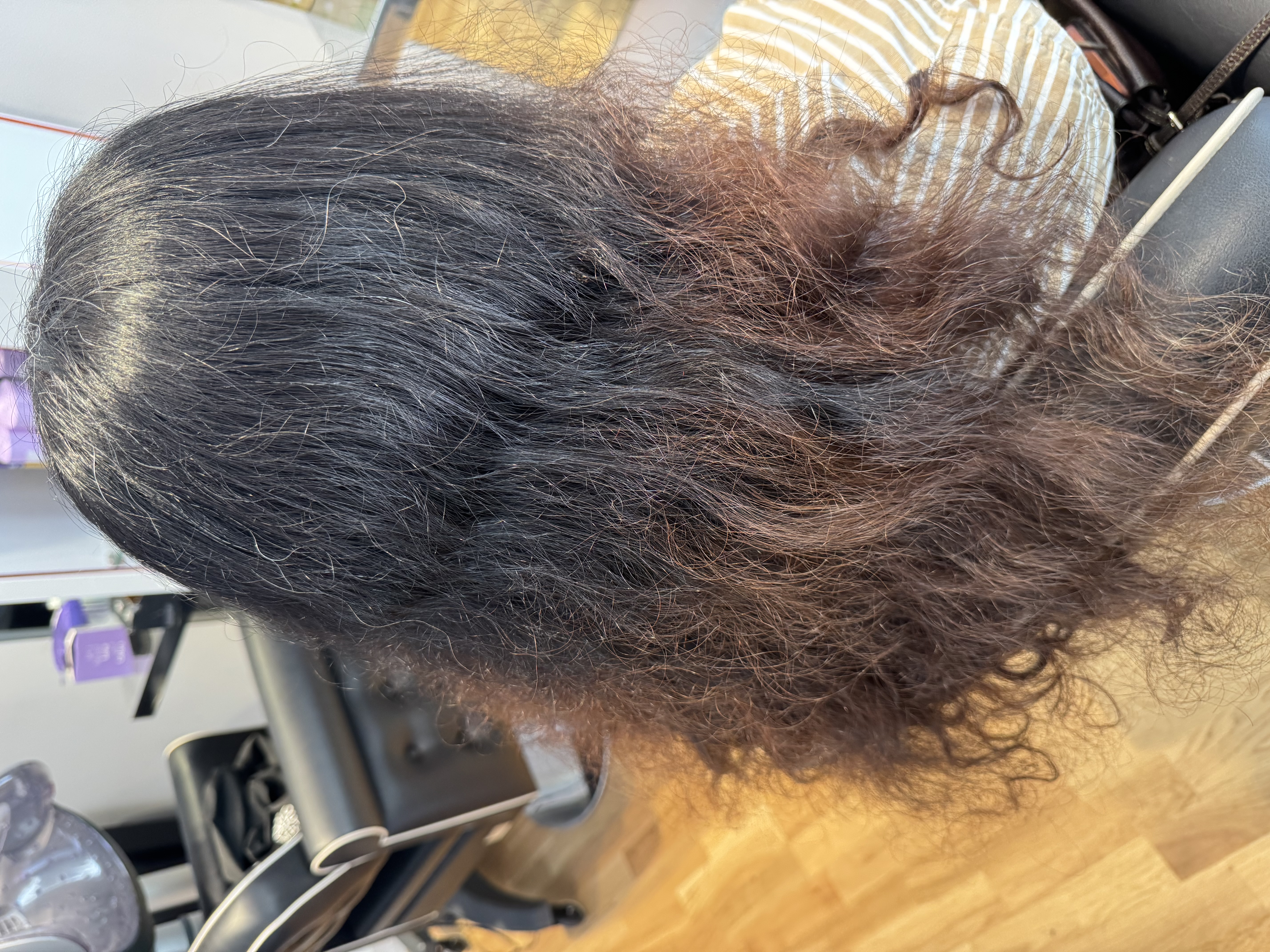 Före balayage: mycket mörkt, tidigare färgat hår med rödbruna längder