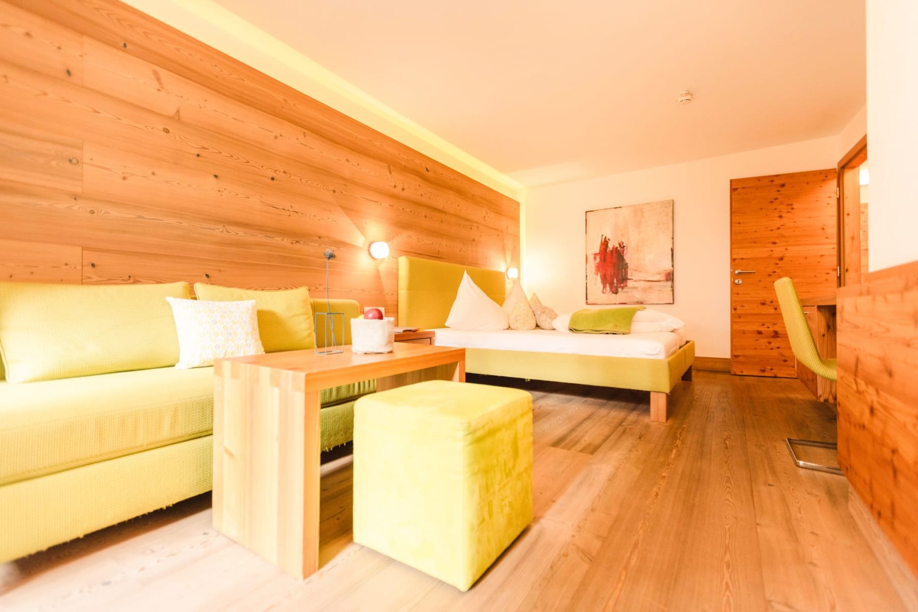 Helle und moderne Zimmer im Glemmtalerhof in Hinterglemm bieten Komfort und Gemütlichkeit.