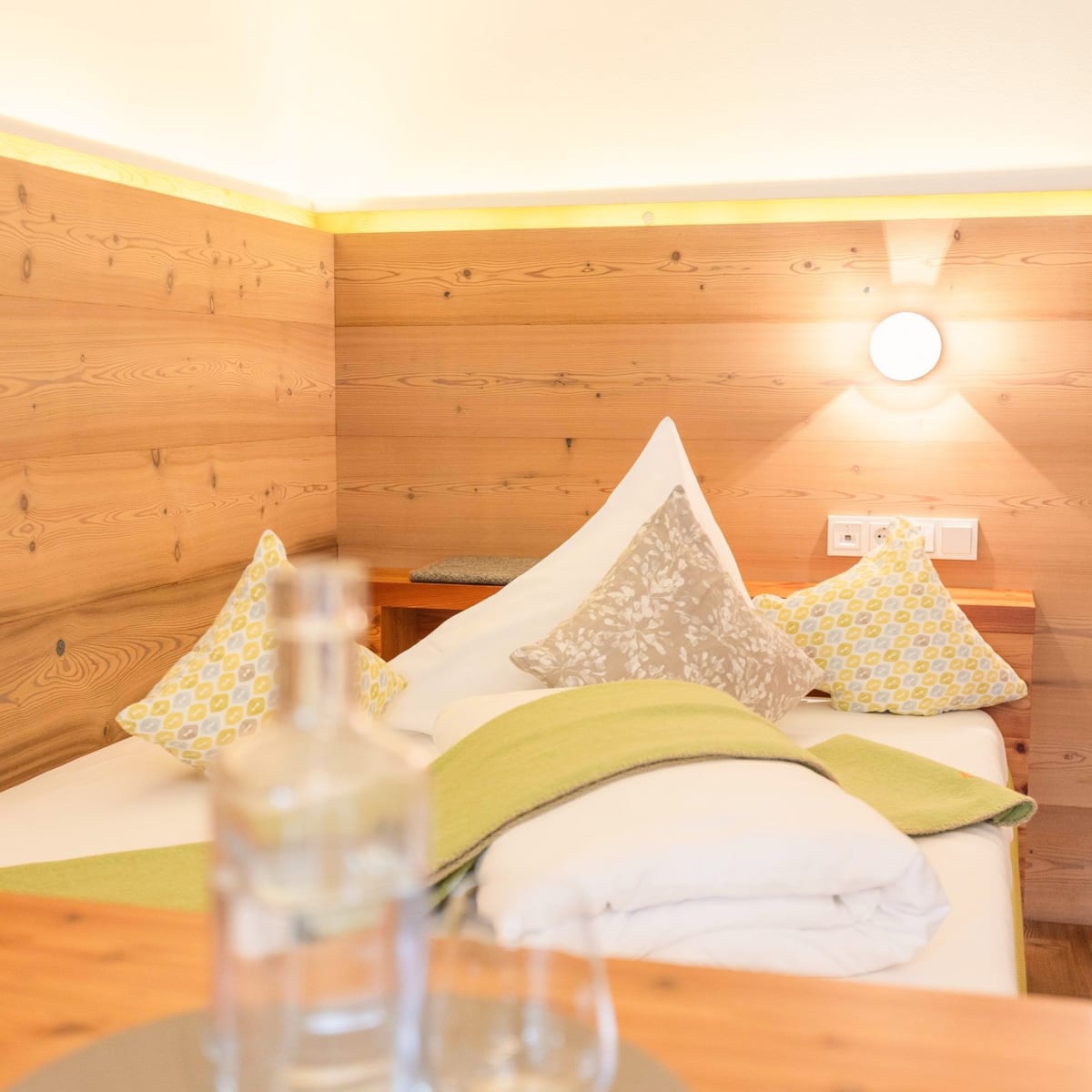 Helle und gemütliche Schlafzimmer im Glemmtalerhof in Hinterglemm. Idealer Rückzugsort in den Alpen.