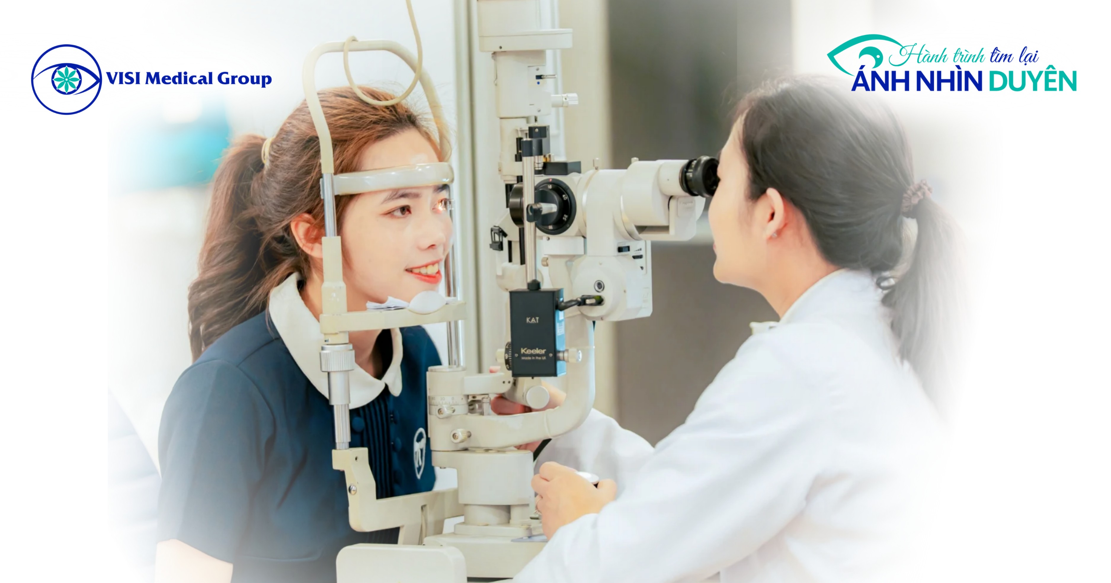 Bác sĩ nhãn khoa Bệnh viện Mắt VISI đo đạc góc lác và tư vấn cho người trưởng thành