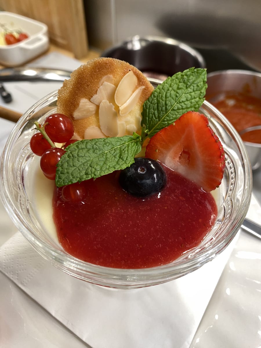 Vanilla panna cotta with red berry coulis