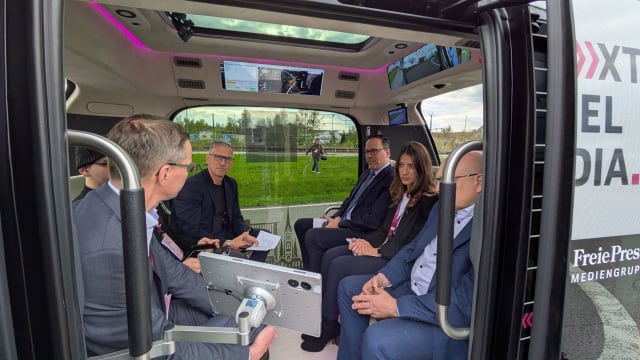 FDTech CEO Karsten Schulze introducing the autonomous RoboBus to guests