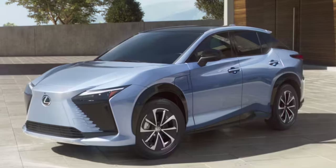 2025 Lexus RZ 300e PREMIUM – MoovX