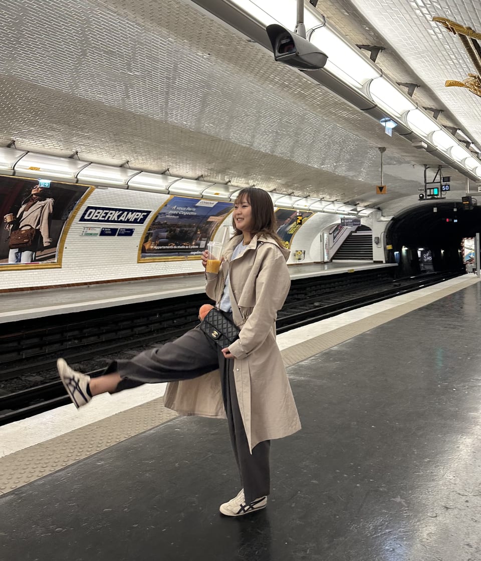 Chaeyeon in the Paris metro drinking coffee