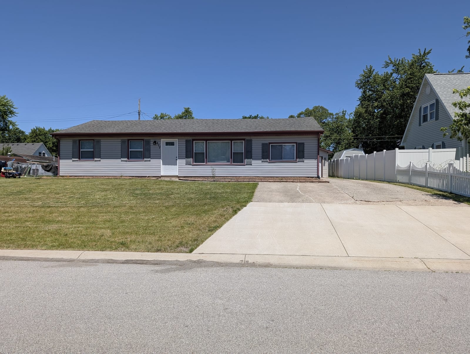 377 Pinewood Drive — photo 1