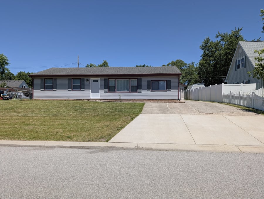 377 Pinewood Drive, Valparaiso