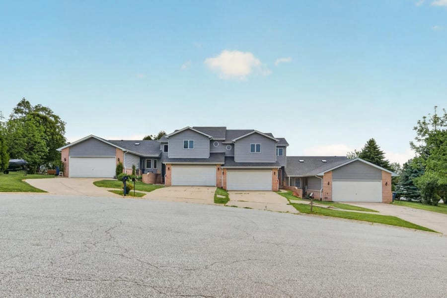 401 Dogwood Court, Hebron