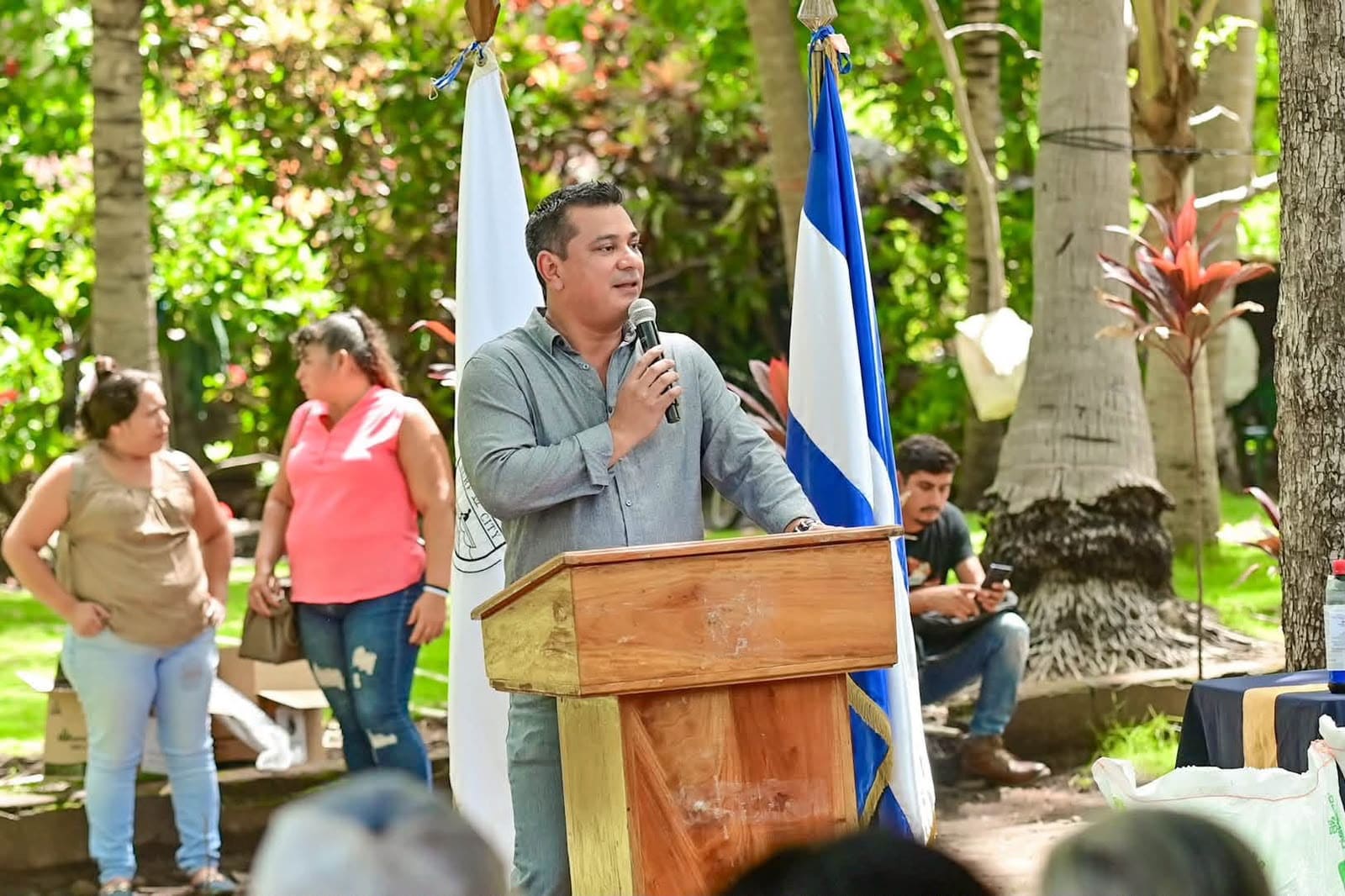 Alcaldía entrega insumos agrícolas en Mizata
