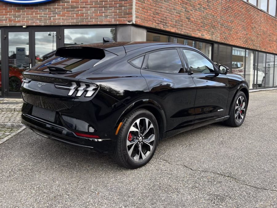 Ford Mustang Mach-E SR AWD