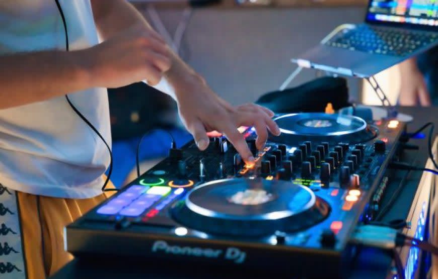 DJ 퍼포먼스 (토요일 한정) 2