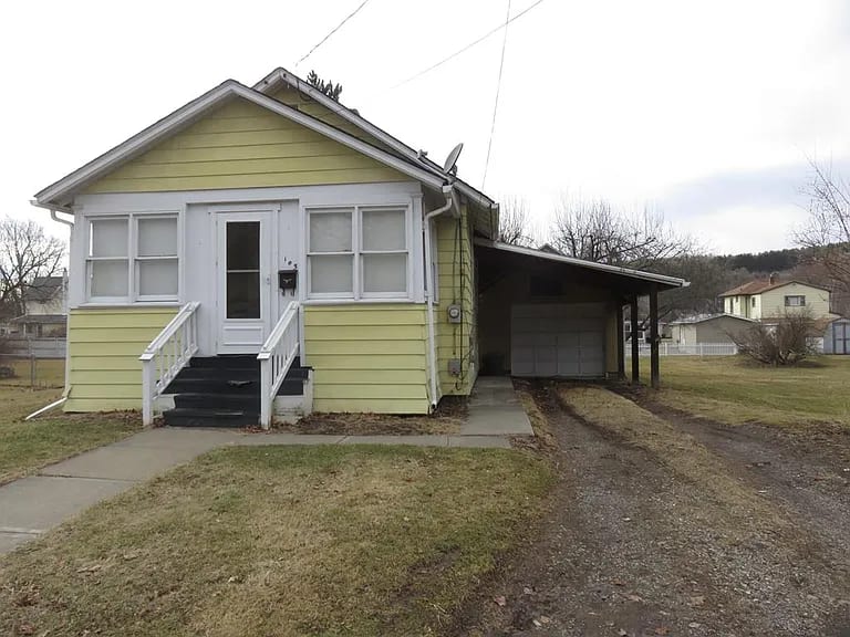 Wilbur St, Waverly, NY 14892