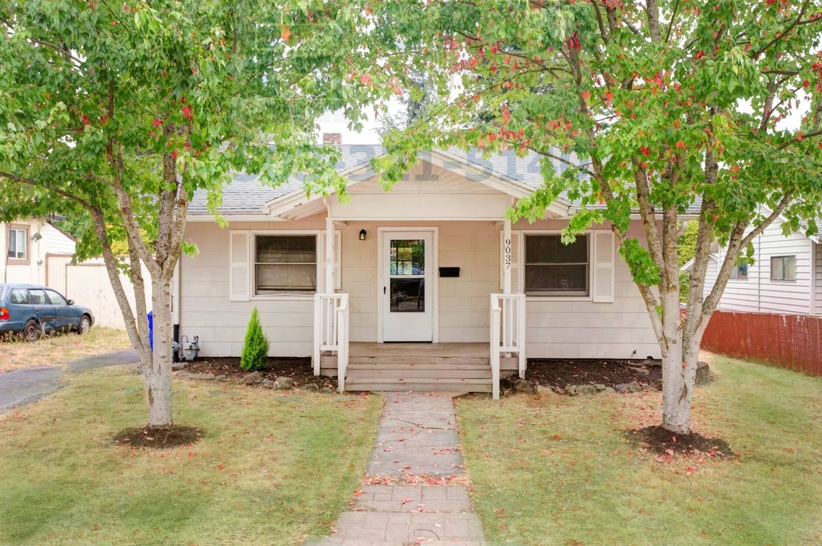 Charming 2 Bedroom Bungalow Available in Northeast Portland