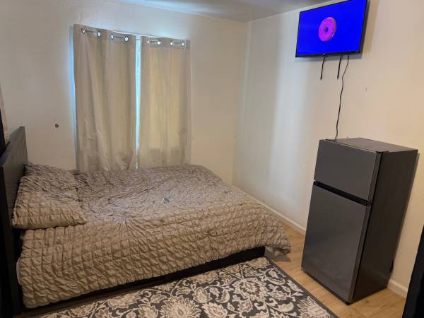 Furnished Large private room (Imperial Beach)