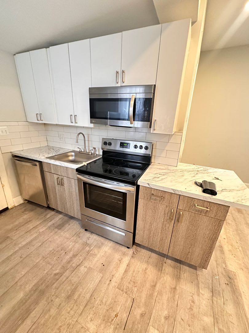 Beautiful 2BR/1BA Apartment for Rent in Walnut Hill, Philadelphia