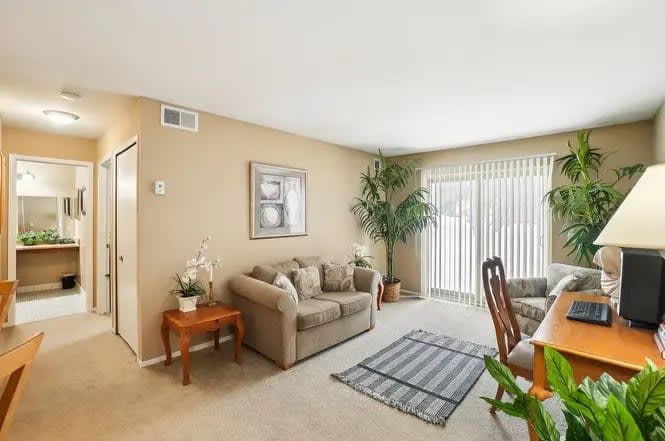 Charming & Spacious Home for Rent in Waterford Township, Michigan