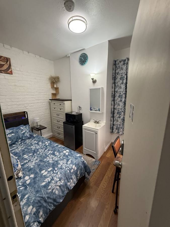 PRIVATE FURNISHED ROOM