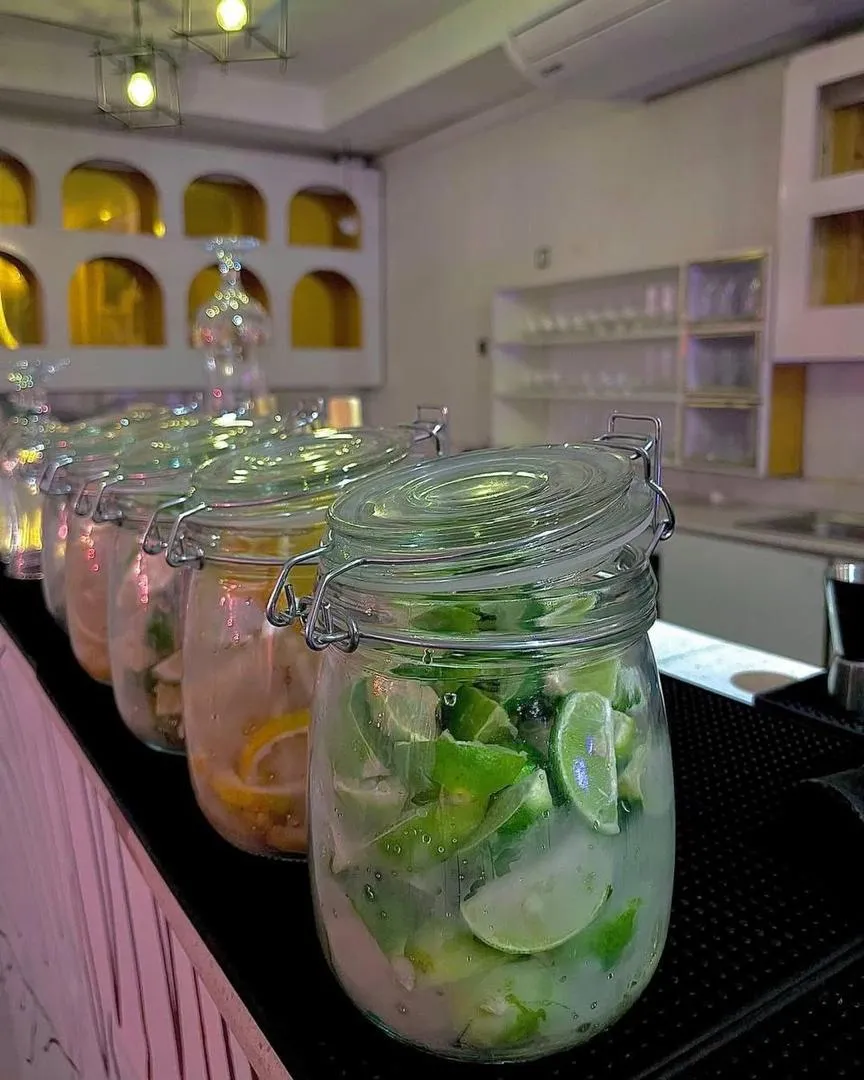 Drinks & Mixology  9