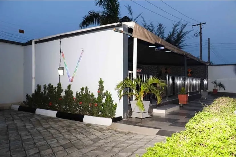Outdoor Lounge 2
