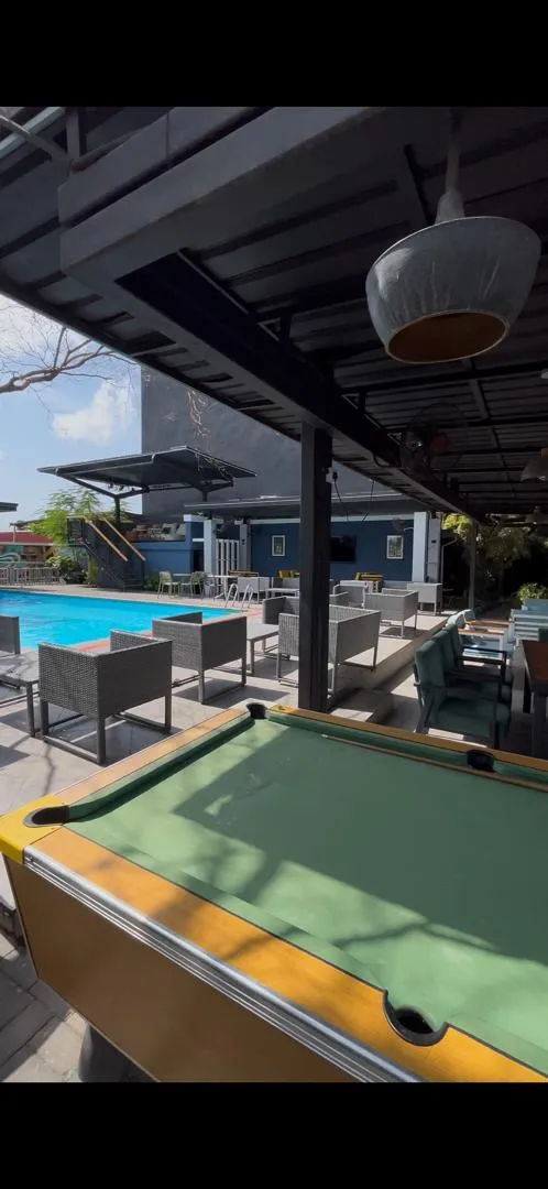 Pool Bar 1