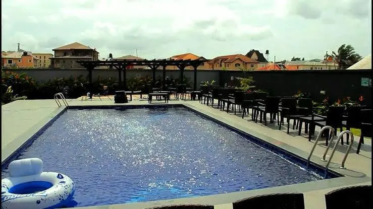Pool Bar 4