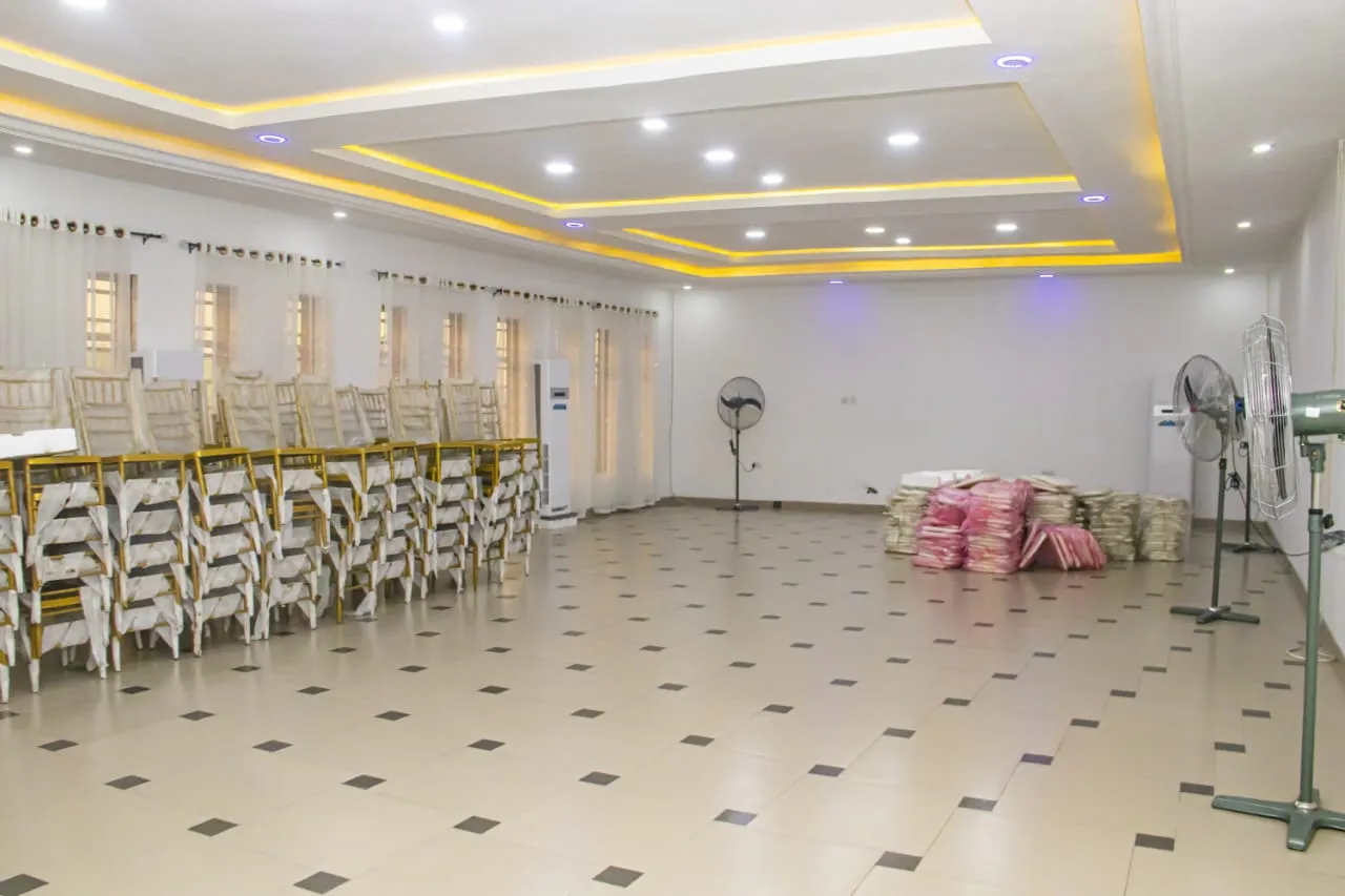 Hall 2 4