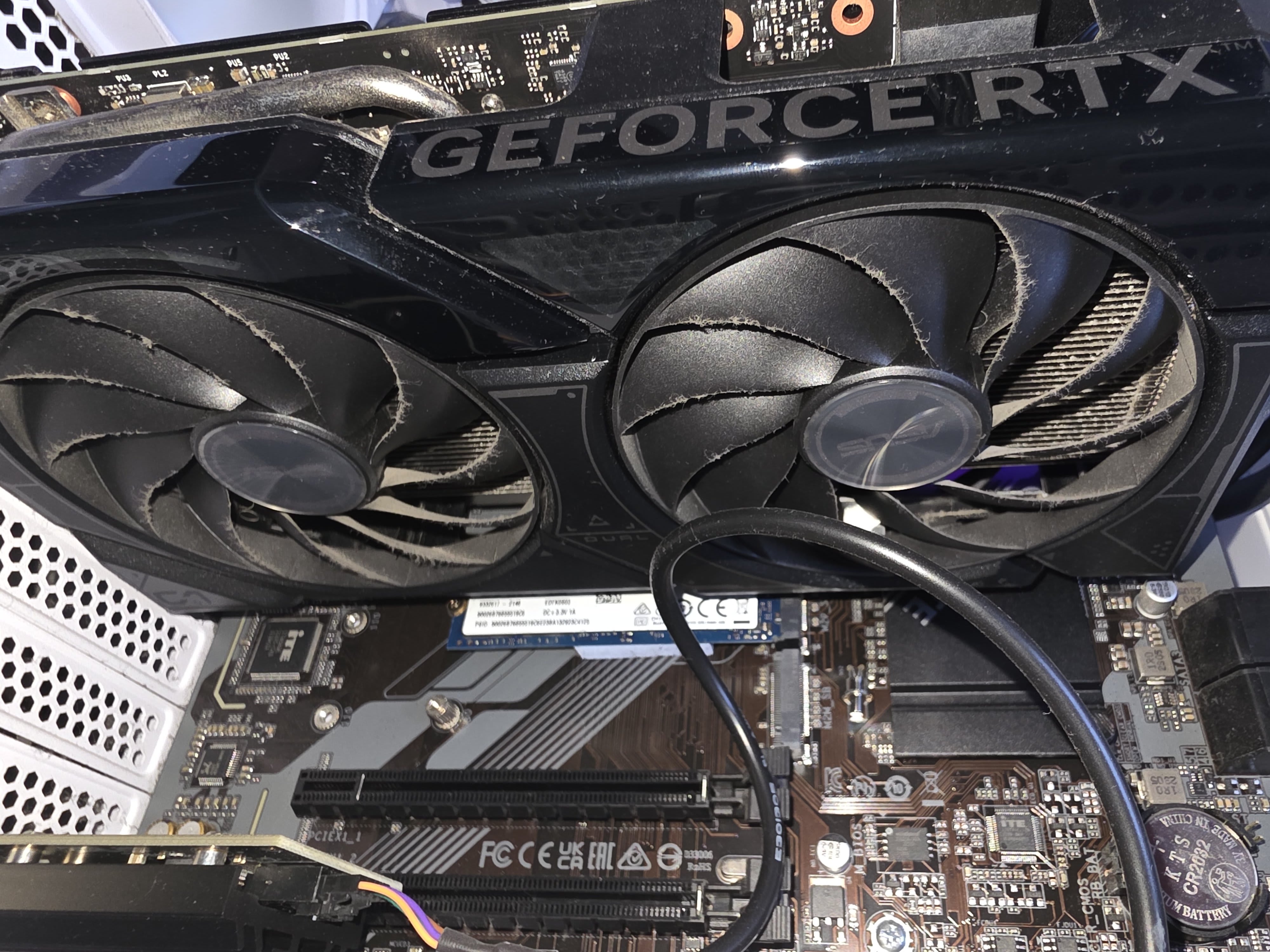 Close-up da GPU NVIDIA GeForce RTX que roda os modelos de IA