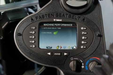 Deluxe instrumentation displaying eco mode